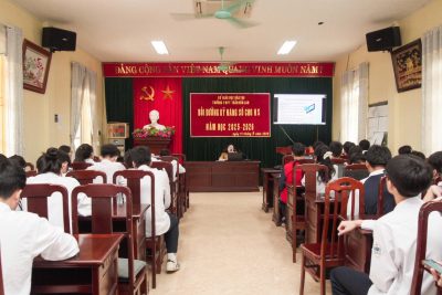 Trường THPT Trần Văn Lan: Đẩy mạnh chuyển đổi số trong giáo dục, bồi dưỡng kỹ năng số cho học sinh.